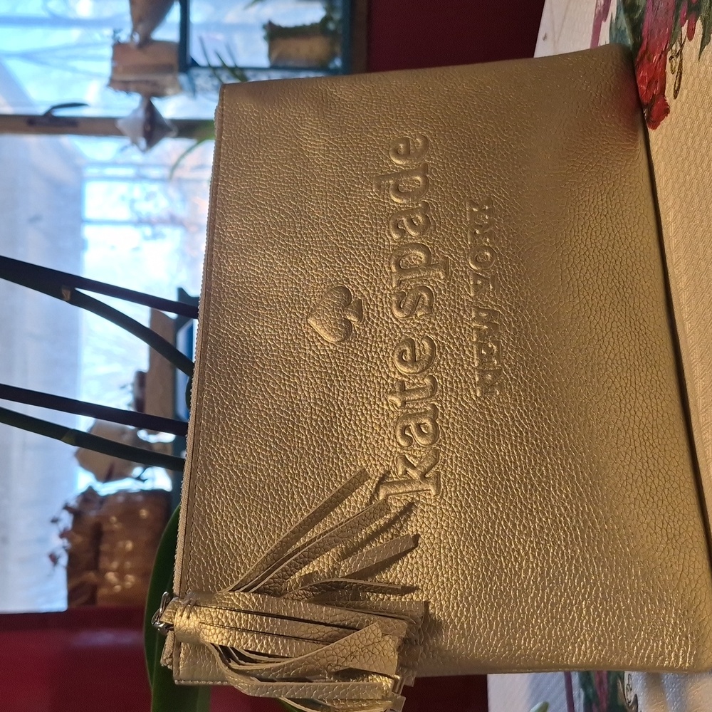 NWoT ⭐ KATE SPADE 🎀  Pebbled Leather CLUTCH 🩶 METALLIC SILVER w/Tassel Pull 🩶